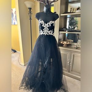 Black ad white tulle gown size 8 by Grace Karin